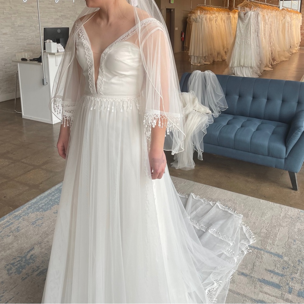 Never worn Evie Young Boho Style Wedding Dress